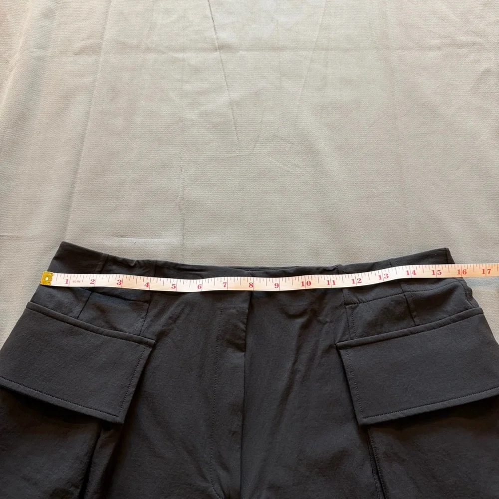 Lululemon Relaxed-Fit Super-High-Rise Cargo Short 4" Black Size 10 - Picture 13 of 15